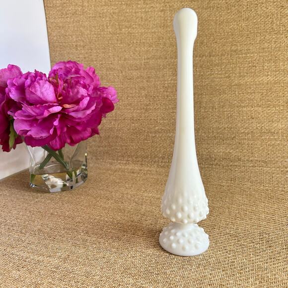 Vintage Fenton Hobnail Milk Glass Bud Vase White Opalescent 9 Inch - Picture 5 of 7